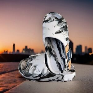 Quiksilver Men’s Size 8 Cloudbreak “Swirled” Colorway Slide Sandals. NWT.